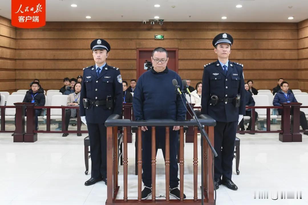 震惊全网的金融巨贪案尘埃落定，白天辉因受贿超11亿元被执行死刑。四年时间里，他利