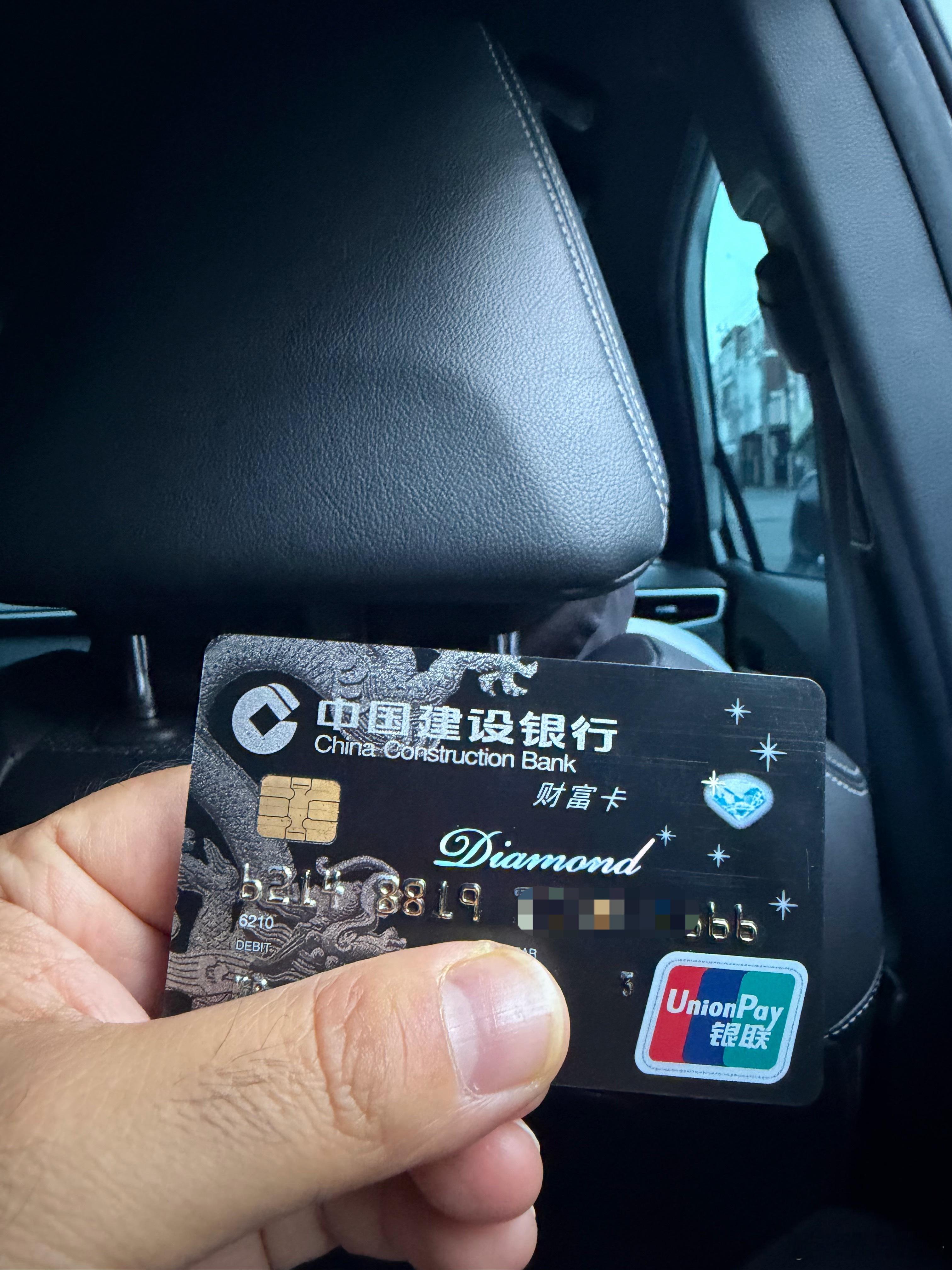 这破卡也没你们说的那么好用啊，在泰国打高尔夫和住酒店都没什么特殊权益，还不如我直