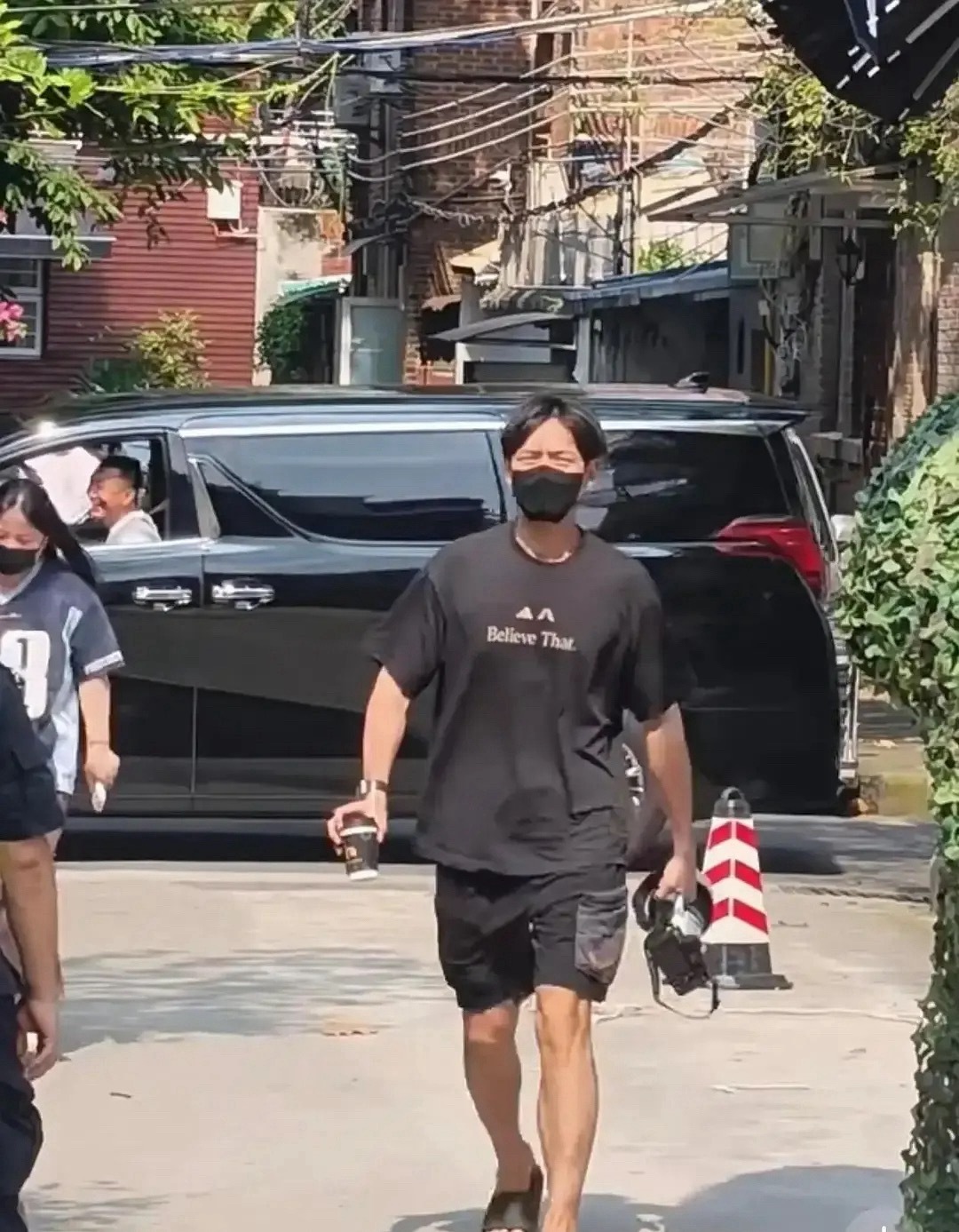 李现的穿搭好像老大叔啊，哎呀我去了 