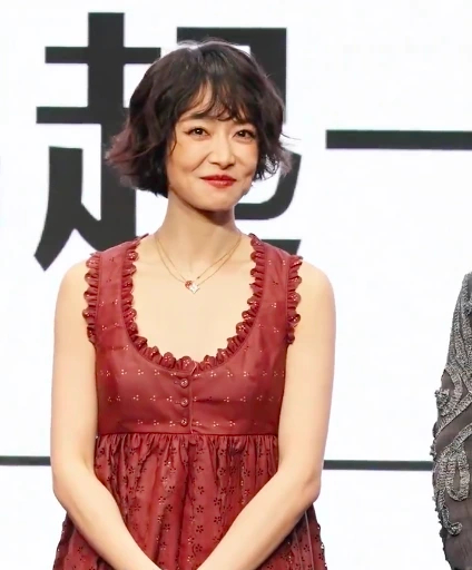 宋茜断崖式衰老，穿红裙老气横秋，身上已经有农村的气息了 
