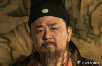 公元 705 年。夜，深沉而静谧。武则天刚入梦乡，八十高龄的张柬之便领着羽林军，