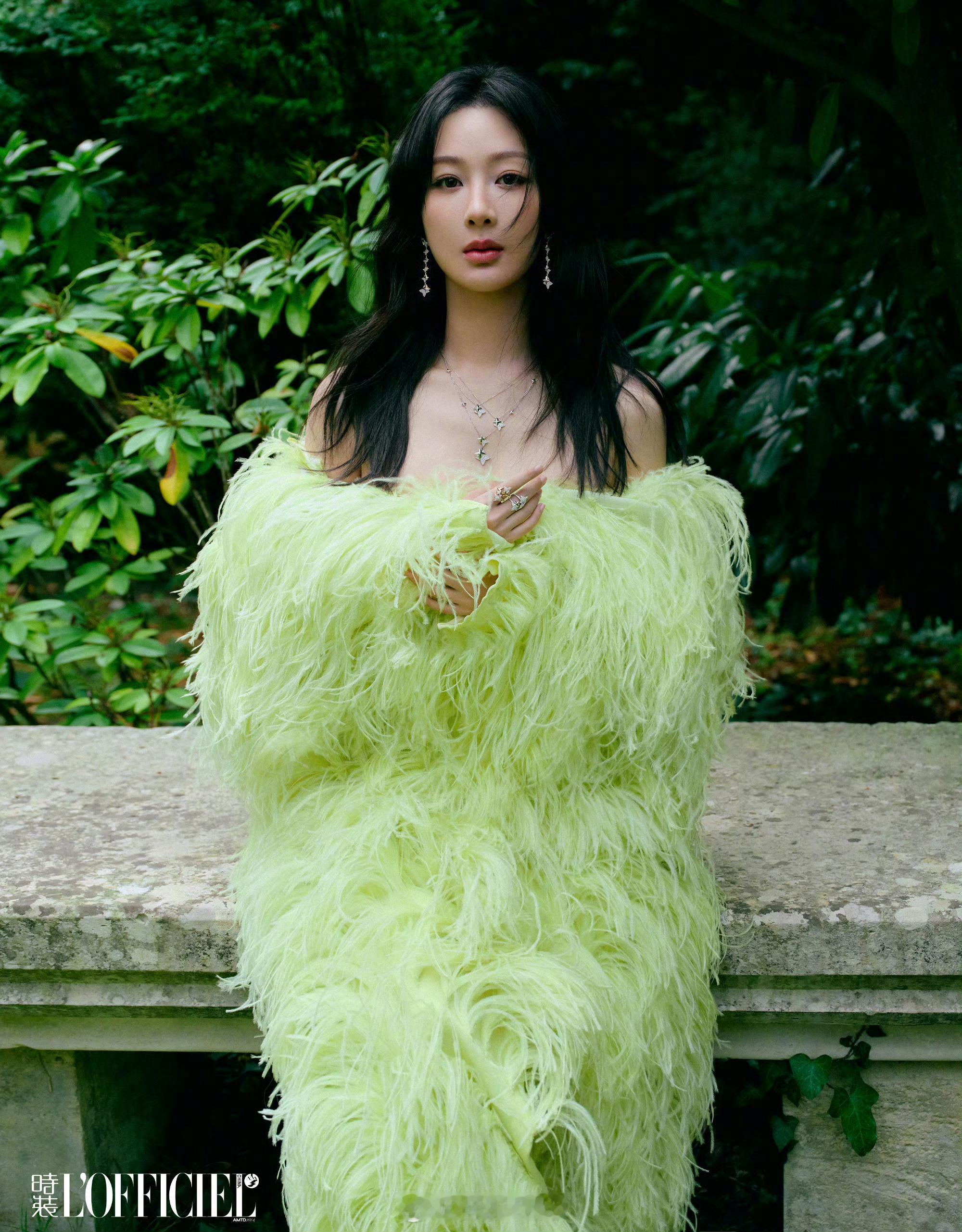 #杨紫时装十一月生日封面# 太喜欢看不一样风格的紫妹了[爱慕] ​​​