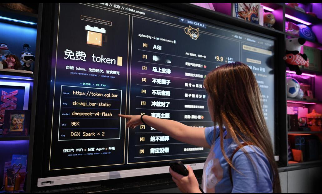 中国AI模型横扫全球使用量排行榜榜首

DeepSeek V4 Flash以9.