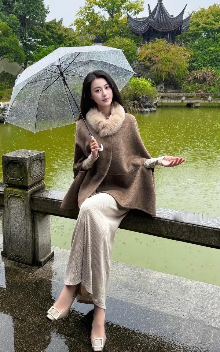 都说江南有很多这样的美女，说是那里的水土比较养人，不知道真的假的。