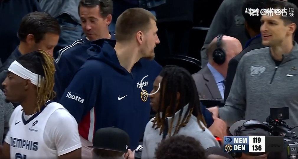 赛季中后期输成那个鸟样，还真想不到赛季末能冲一个十连胜出来。按照常理是应该栽在一