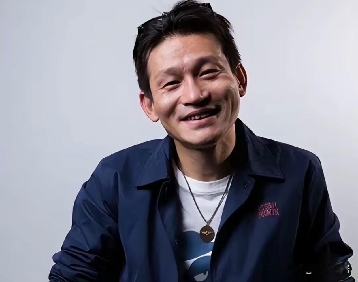 47岁余皑磊：从日薪50到演技封神，他的火藏着26年的踏实

张艺谋问他演男三号