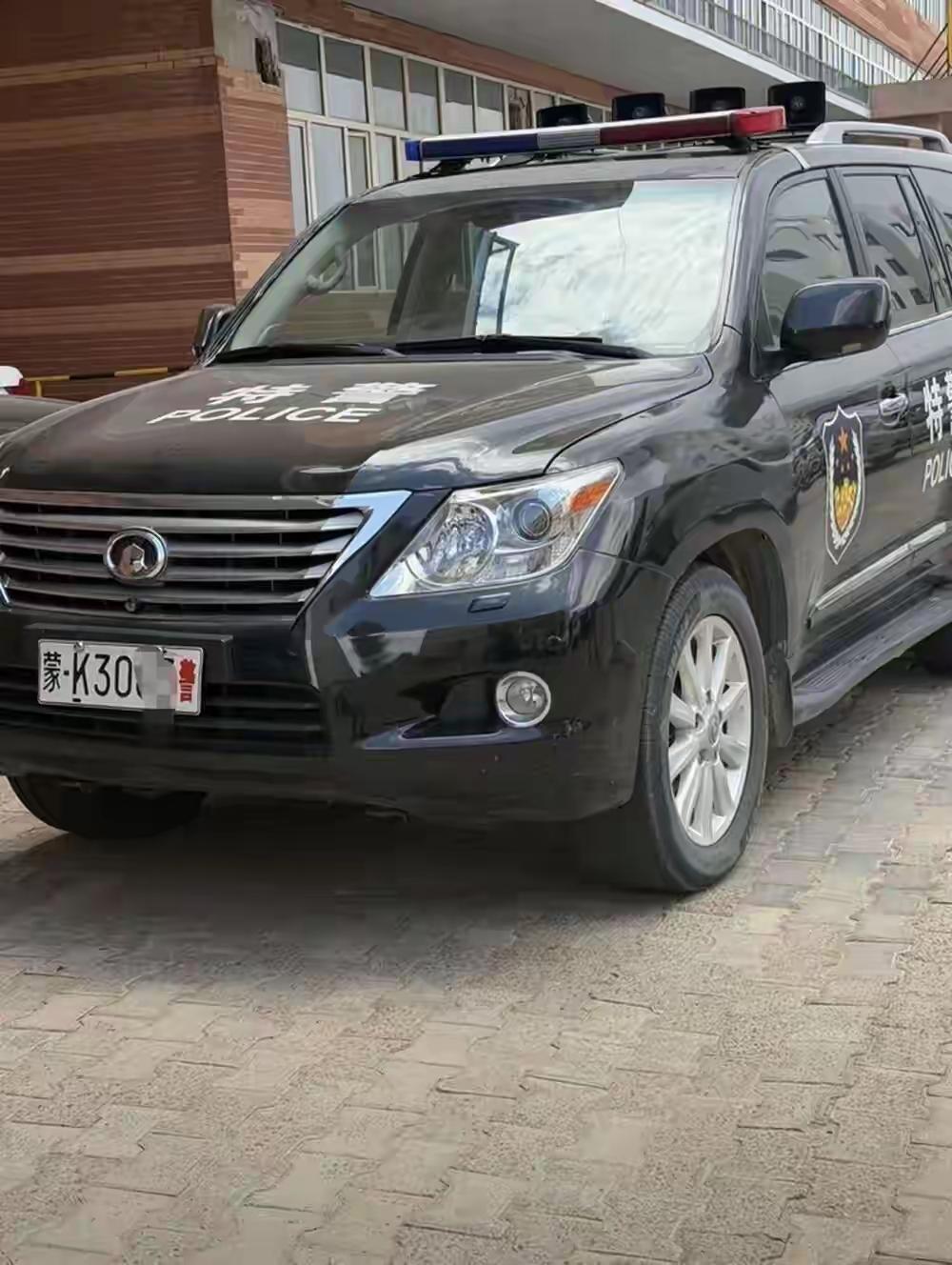 内蒙古一警车被指擅自更换车标，将“雷克萨斯”车标更换为“长城汽车”车标，警方回应