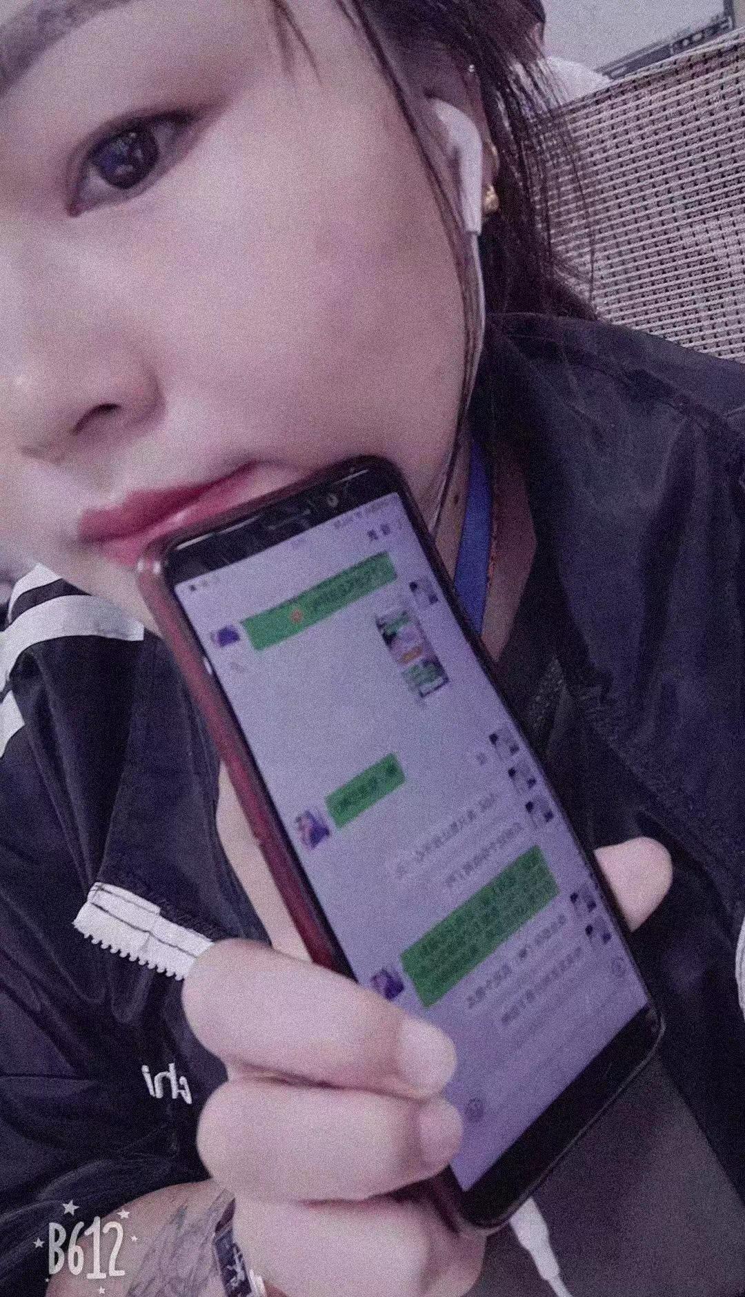 不要相信爱情。又伤肺又伤胃。误打误撞认识了你，从喜欢变成爱，又从爱变成依赖，你是