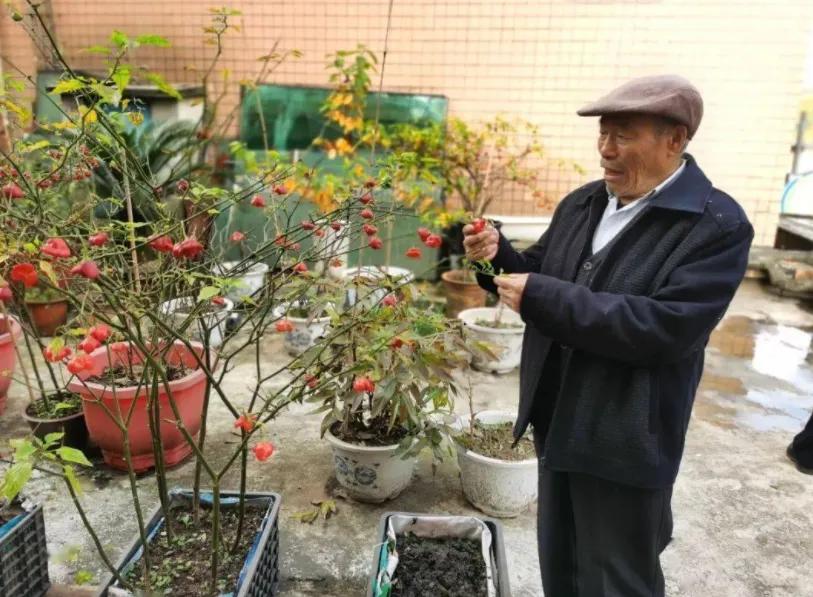 开了眼了！邻居60岁，是个退休5年的领导，每月退休金15000，生活却过得节俭，