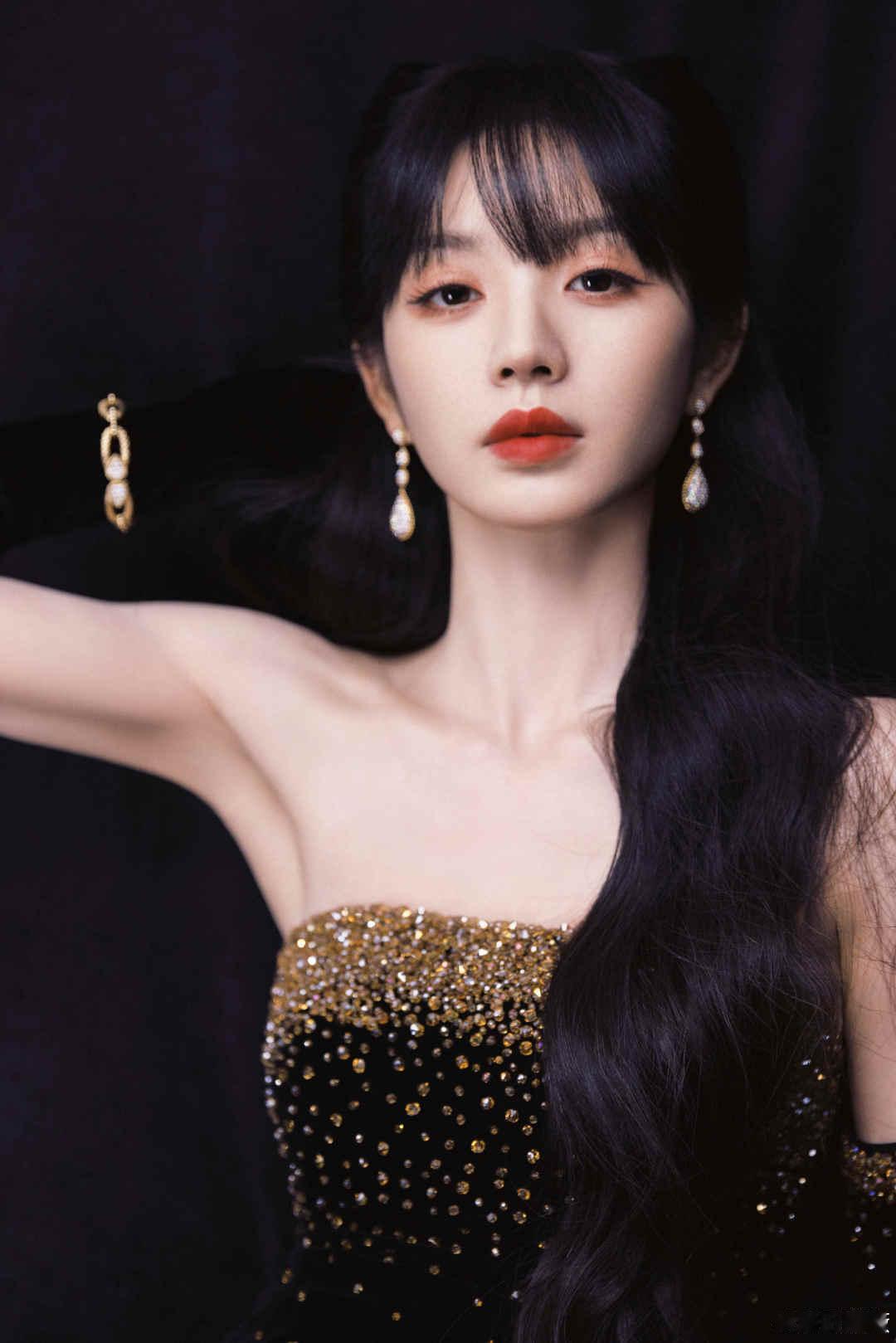 田曦薇说欢迎来到田曦薇猫猫头抹胸look田曦薇说欢迎来到 ​​​