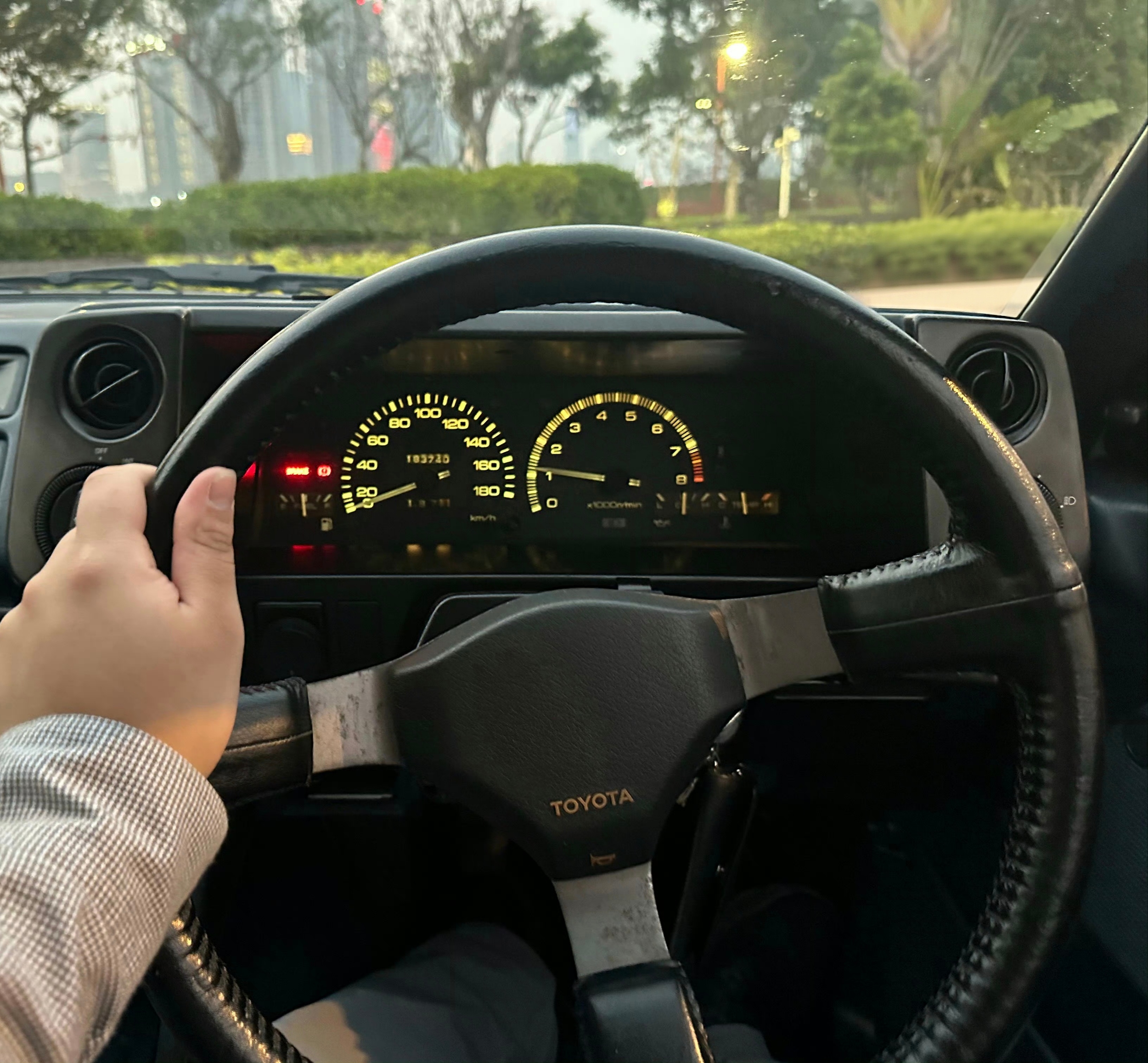 小伙汁你这什么车啊 