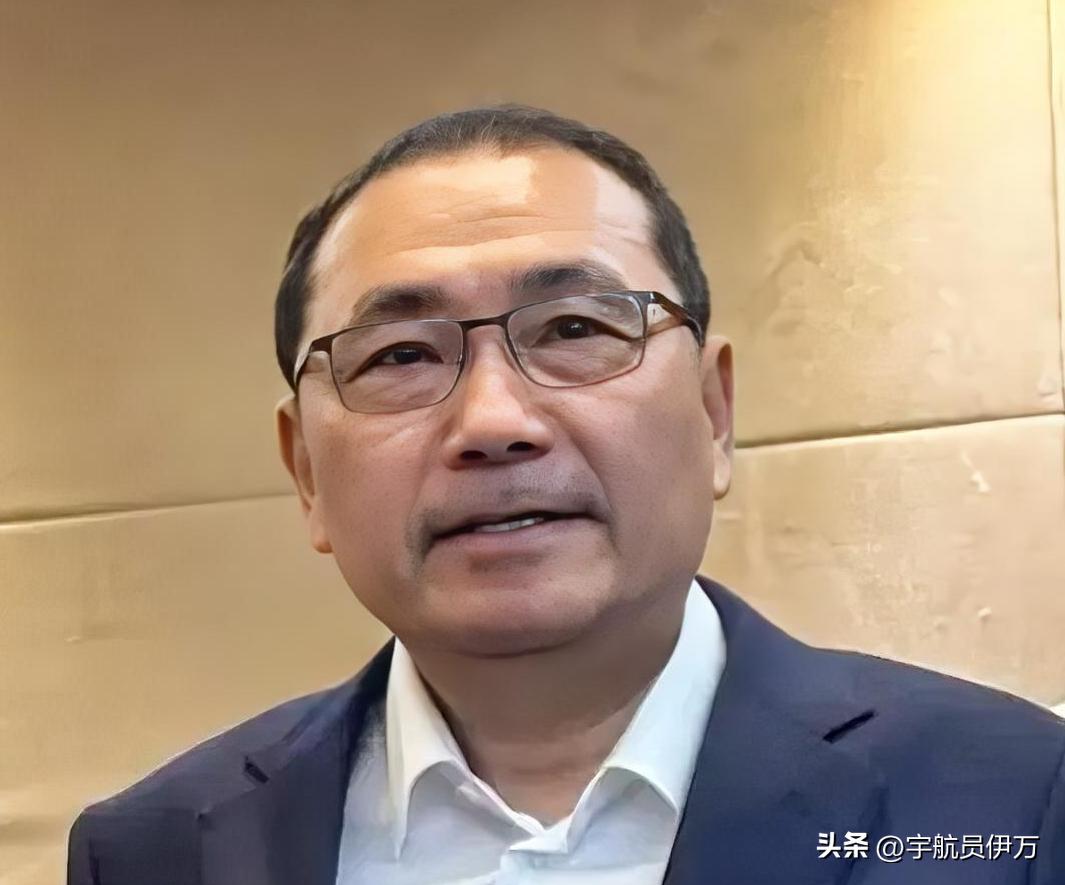 新北市长侯友宜4月1日就国民党主席郑丽文受邀访陆一事表态称，“‘中华民国’是我们