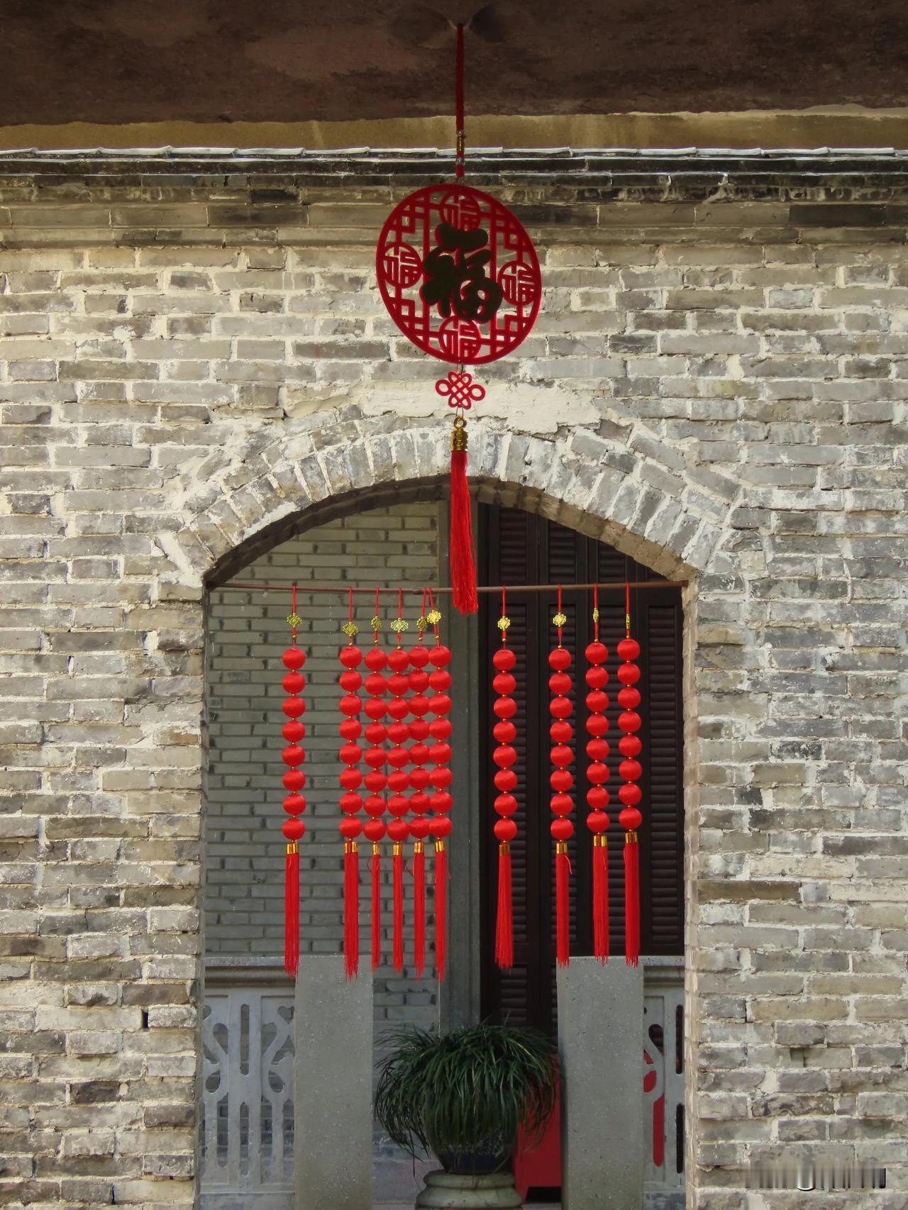 传统中国风，福字挂门头，好运常相伴。
