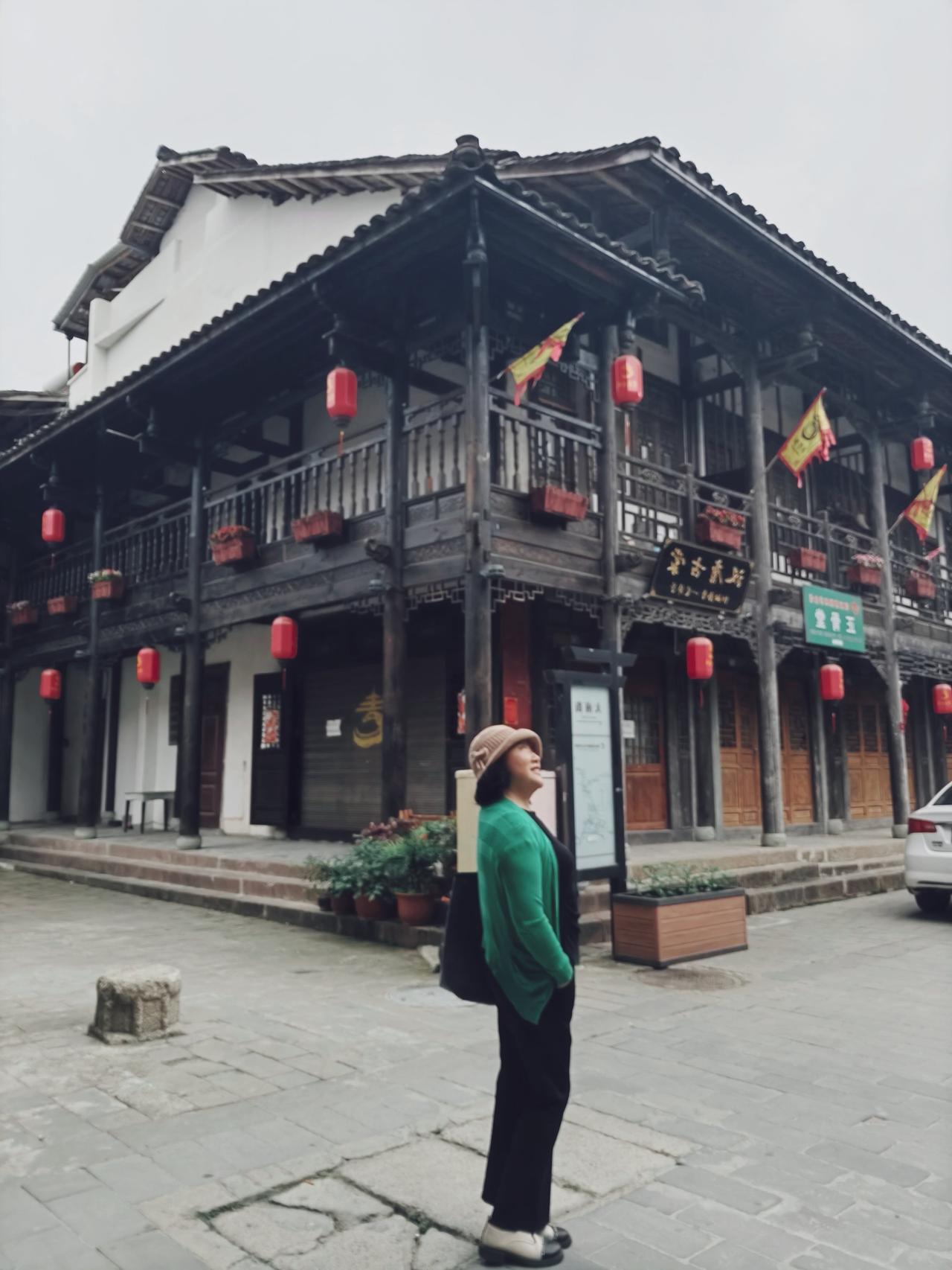 当一个男人
认定老婆才是最值得依靠的人时
要么是他自己跌入了人生低谷
要么是他身