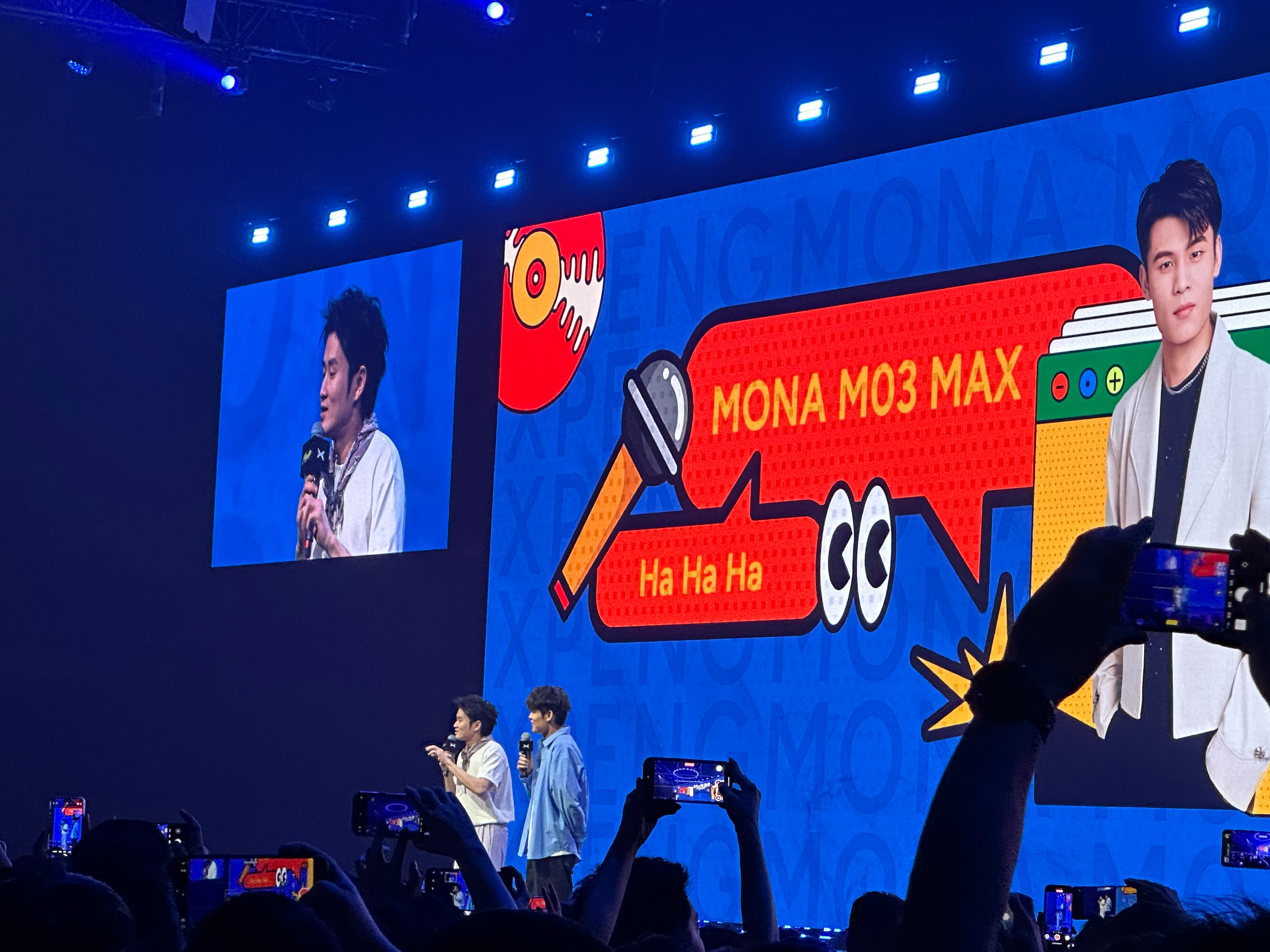 终于看上现场脱口秀了[坏笑]小鹏MONA要这么讲智驾我可就懂了小鹏MONA ​​