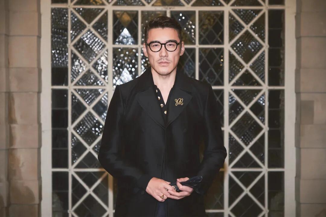 钟汉良让胡兵站C位 你好星期六 C位仿佛自带烫脚buff，两位男神互相推让，礼貌