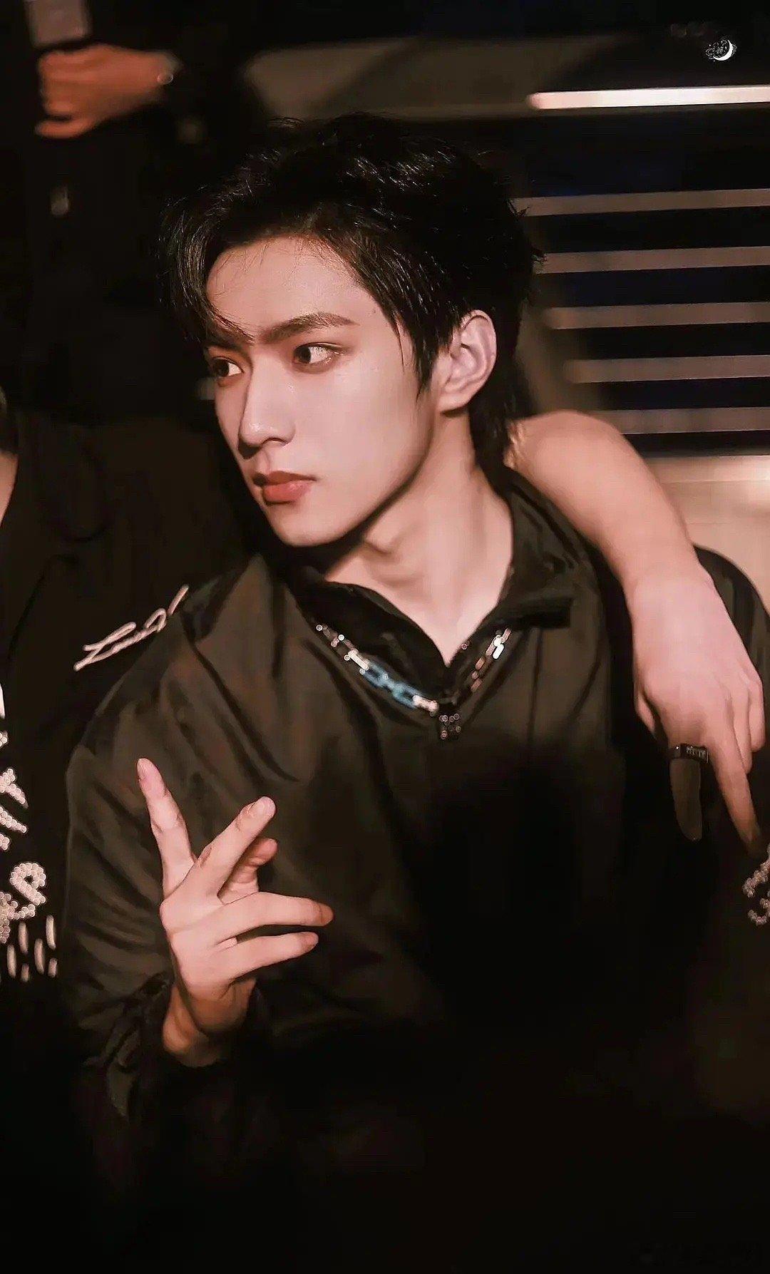 看好刘耀文做未来电影的扛把子吗，05年的[举手] ​​​