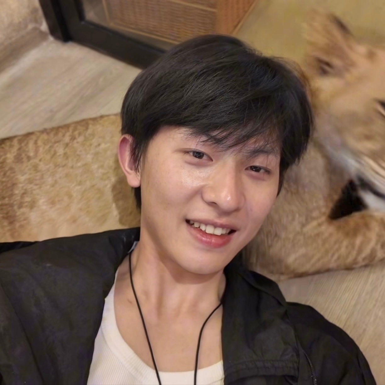 陈添祥就这样纯素颜拍vlog 