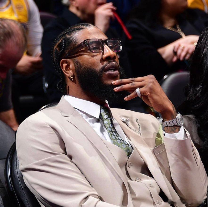 勒布朗有多么统治力？伊曼·舒姆珀特出席了现场，他  ▪️在布朗拿下第二个MVP后