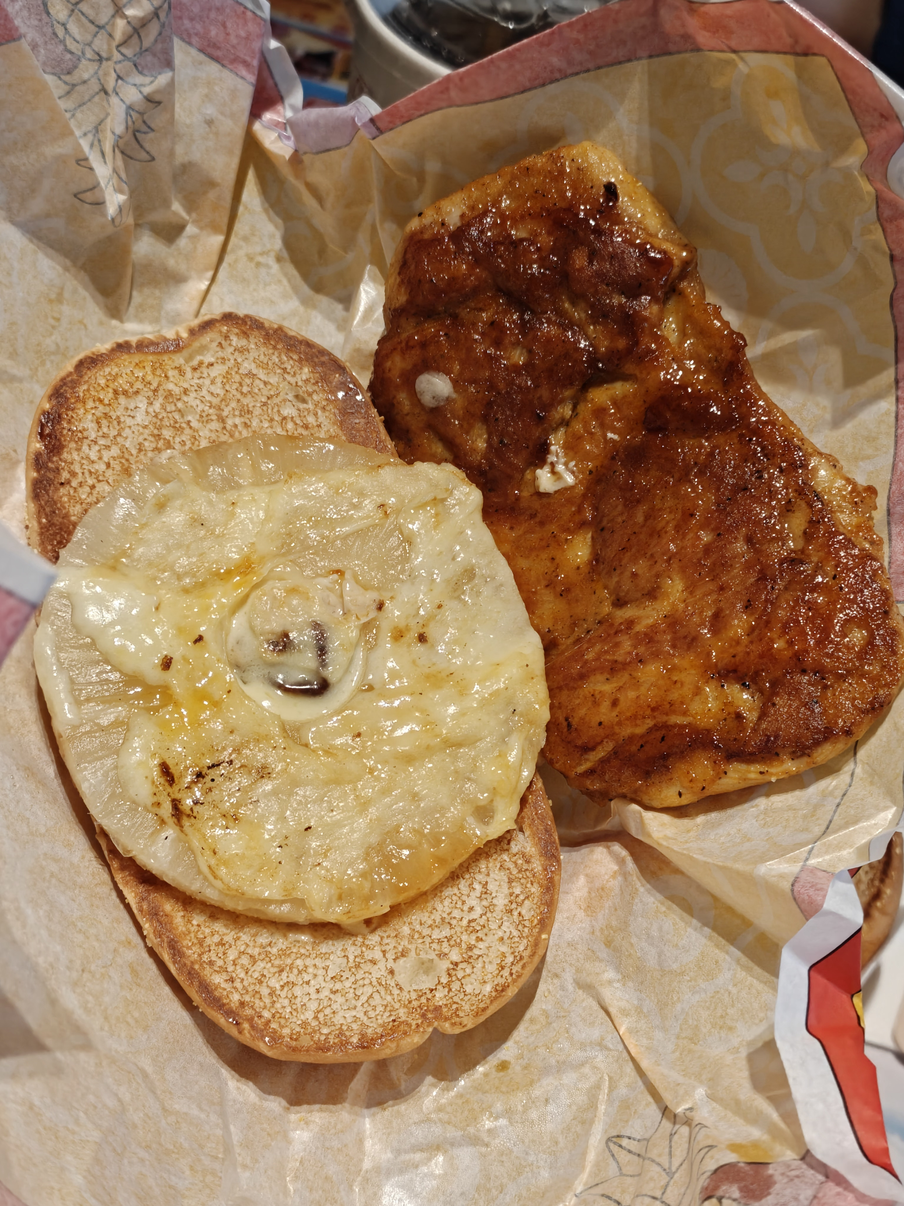 严肃品鉴一下麦当劳新品 芝士嘿凤梨板烧鸡腿堡