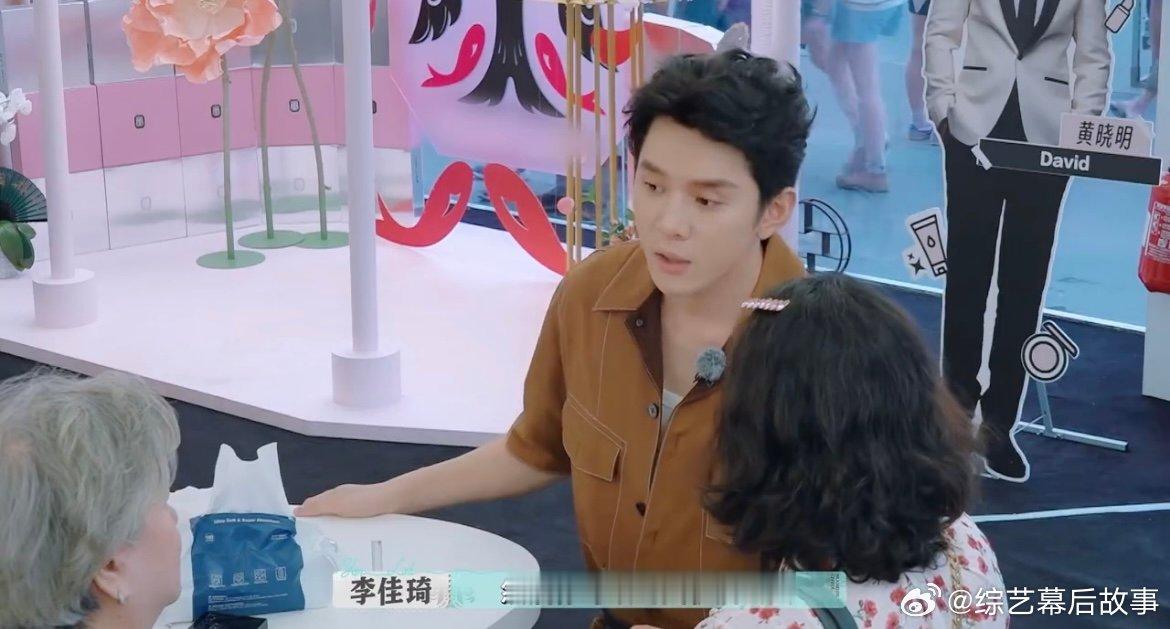 李佳琦停不下来的你问我答巴黎合伙人名场面 不管是新手小白的基础疑问，还是资深美妆