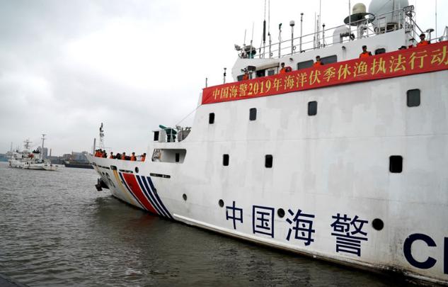 台中一艘海巡舰加足马力，朝大陆海警船高速逼近。距离不断拉近，800米、750米、