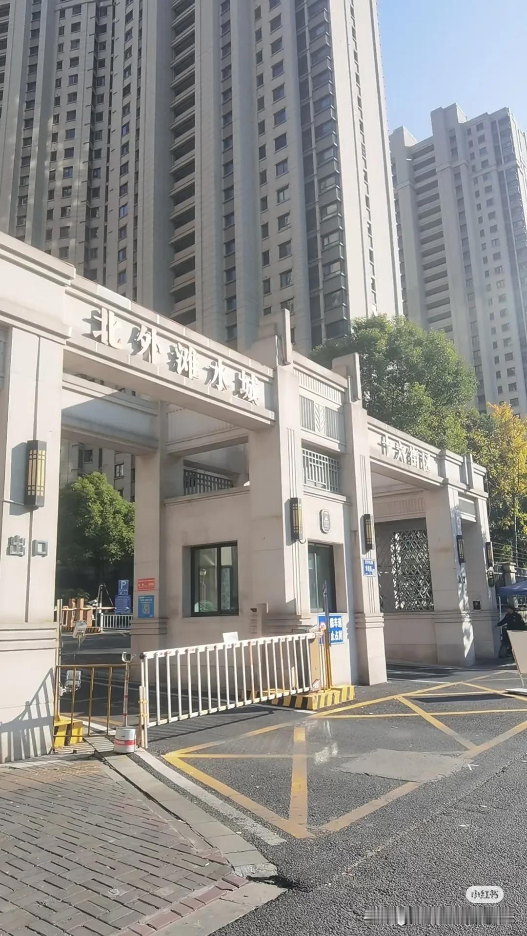 这是我上周成交的三套房子
威尼斯五街区是因为楼层总高不超过11层，总高就九层且有