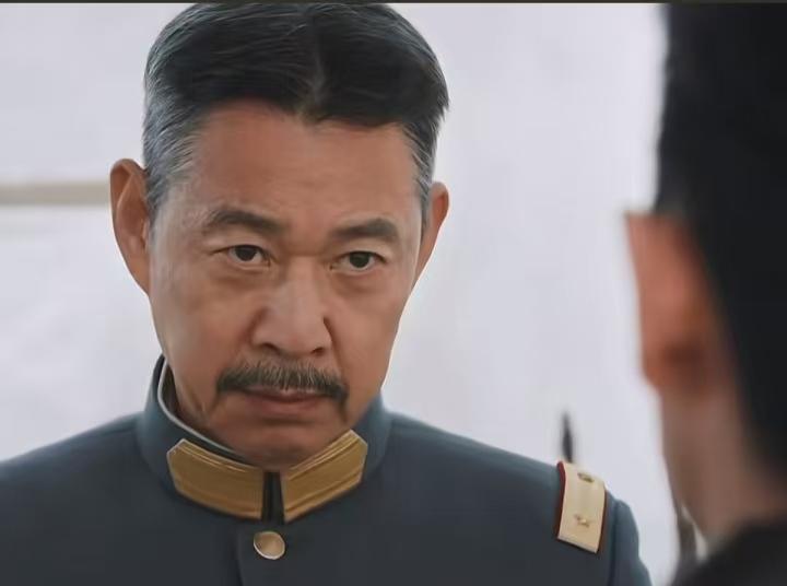 觉得压力大的可以看看张丰毅饰演的虞仲权，他这个爹当得压力非常大。

儿子领回来的