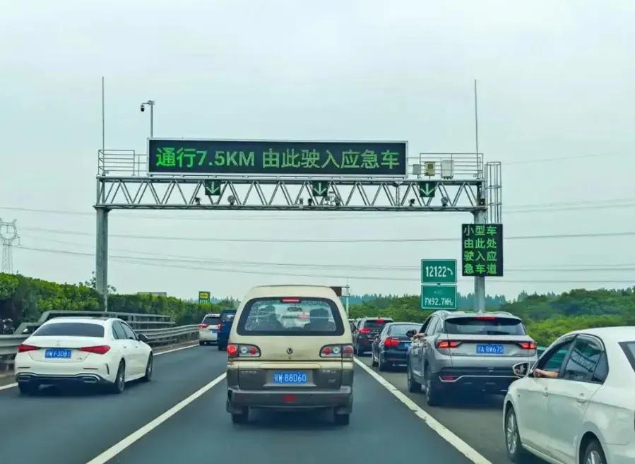 高速公路5000km免费？听着不错，但现实会让你大跌眼镜！

很多人一听说“每辆