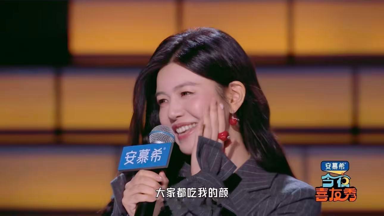 陈妍希脱口秀首秀今夜喜友秀温柔气质和脱口秀幽默完美融合，陈妍希用轻松的方式输出观