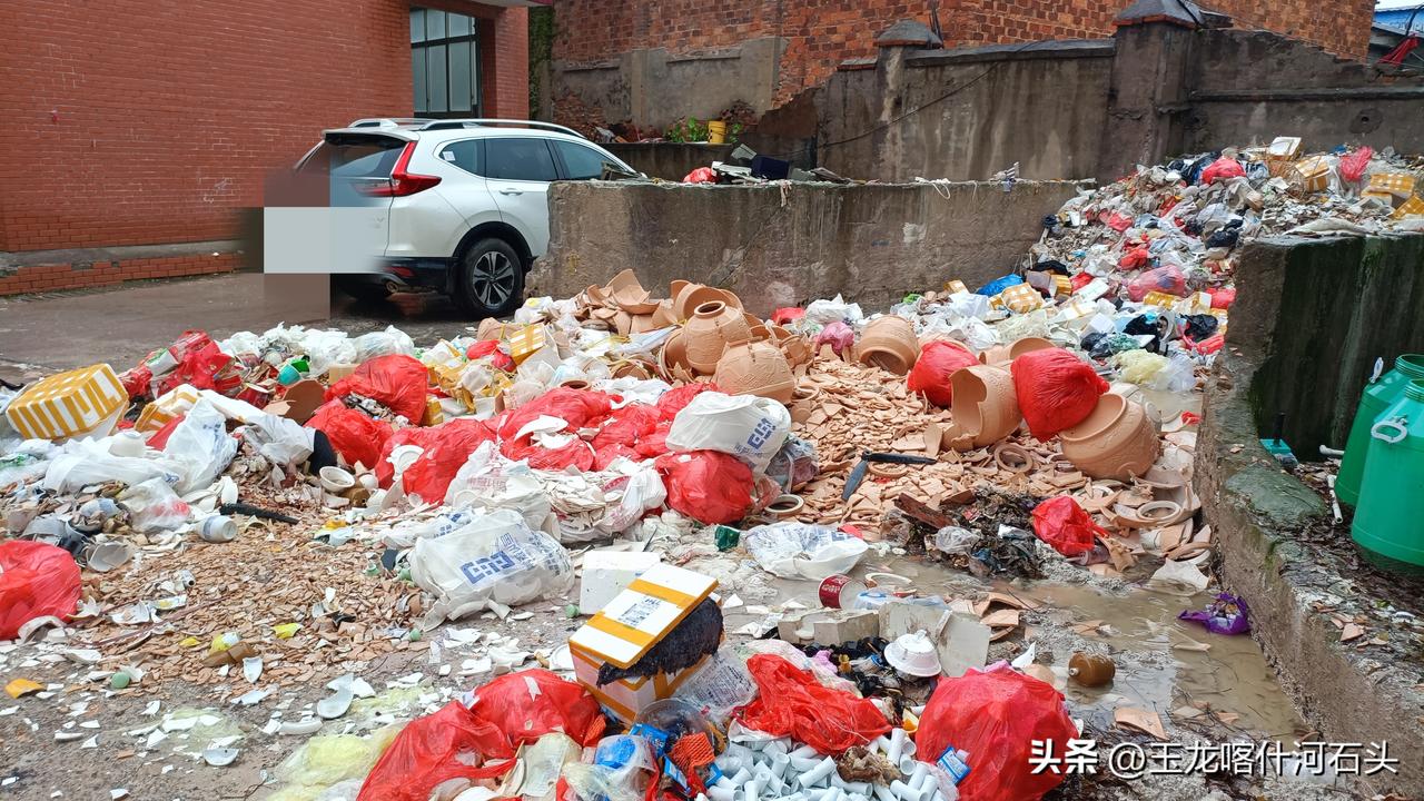 江西景德镇“捡陶瓷”避坑指南。相信很多人看了一些平台的视频不远千里自驾去碰运气，