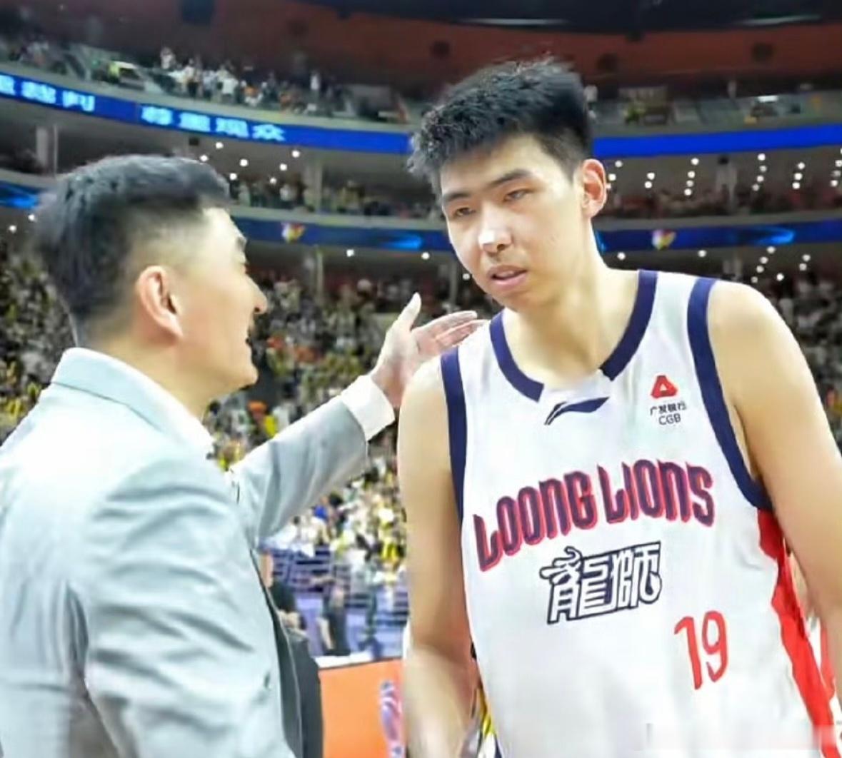 炸了！5支NBA球队抢着要徐昕试训广州男篮赛季刚结束，徐昕就收到了大洋彼岸的重磅