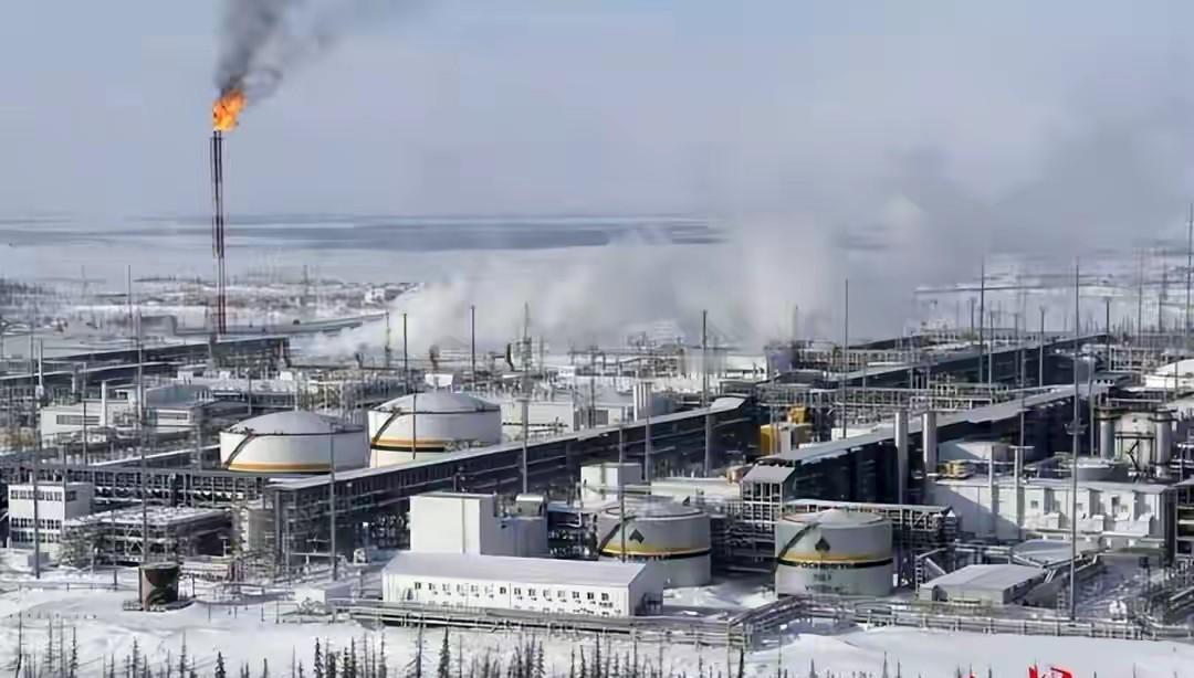 这两天欧洲政坛吵翻天了，就因为一根老掉牙的输油管。匈牙利总理欧尔班直接掀了桌子，