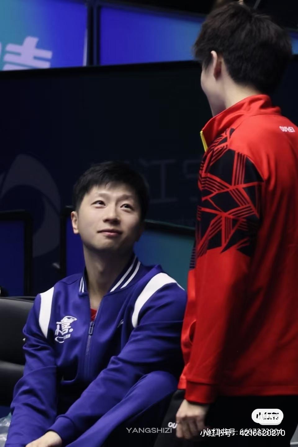 林高远比赛结束和许昕 马龙打招呼——熟悉的感觉回来啦
全运会团体赛快开始啦，
马