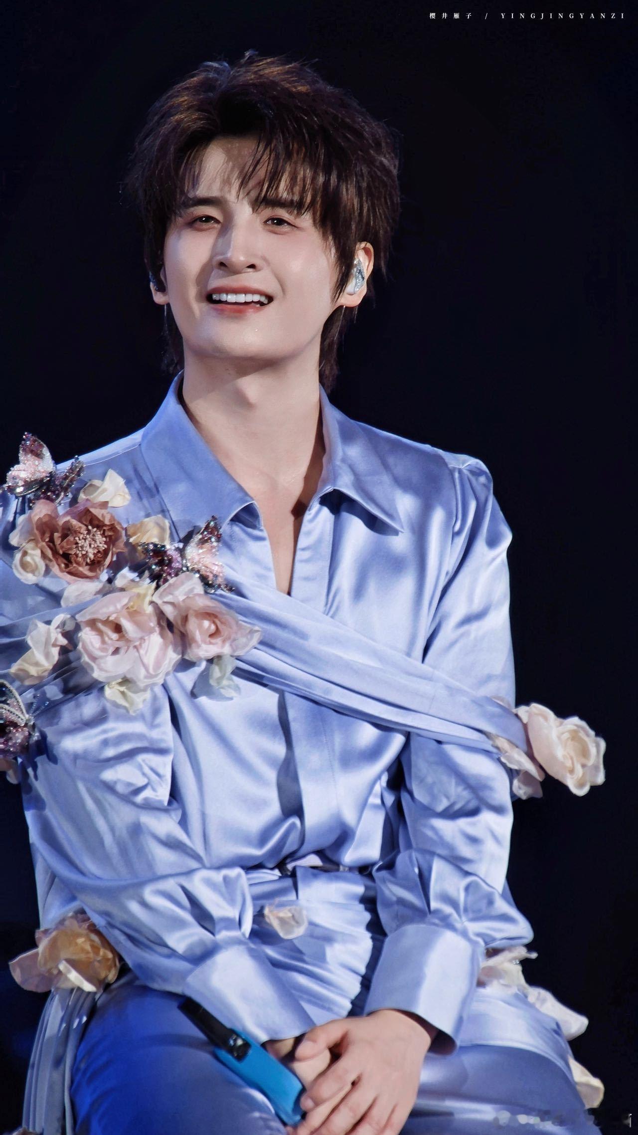 张远客串魏哲鸣新剧婚礼唱嘉宾 本来以为张远只是去魏哲鸣新剧里打个酱油，没想到居然