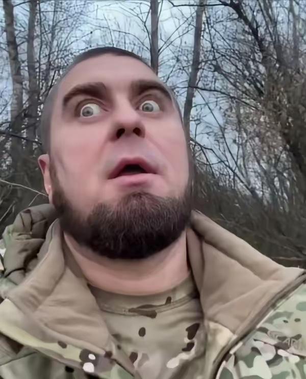 乌军总司令希尔斯基宣布解除乌军突击部队指挥官瓦连京·曼科上校的职务。

曼科这人