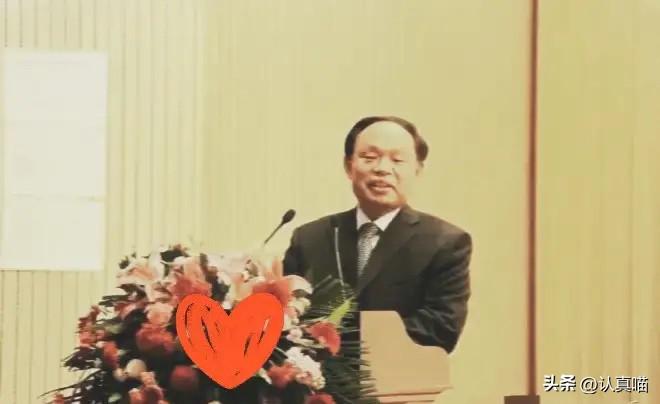看到陈延虎被带走的消息，
我这心里竟然没起半点波澜。

在信阳城北那片荒坡上，他