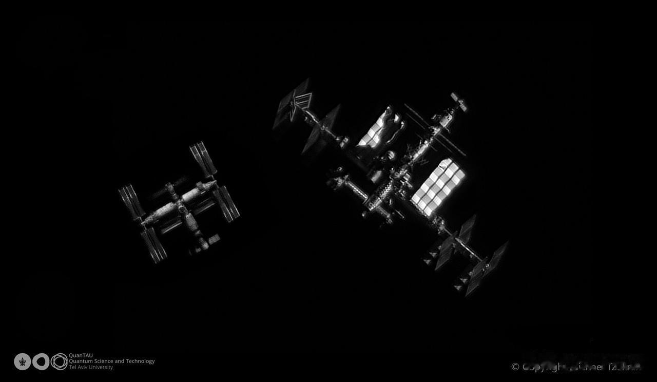 地面实拍，中国“天宫”空间站VS国际空间站！

看起来国际空间站比中国空间站大了
