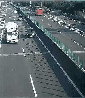 交通事故，可恶的不仅肇事司机，还有其他参与者。
旅游黄金周到了，一年两箱油司机来