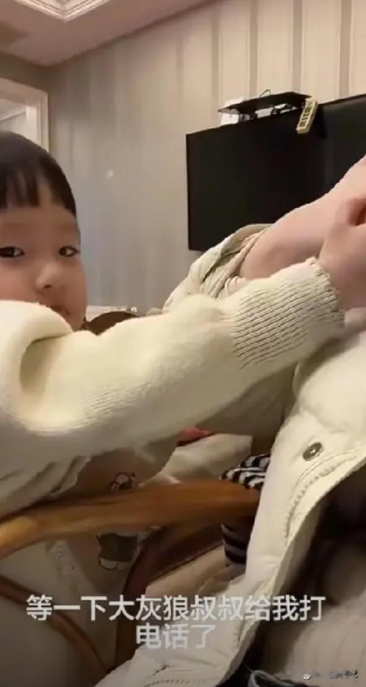 三个月前，闪闪一巴掌打在黄一鸣脸上，黄一鸣还跟闪闪说，“等一下大灰狼叔叔给我打电