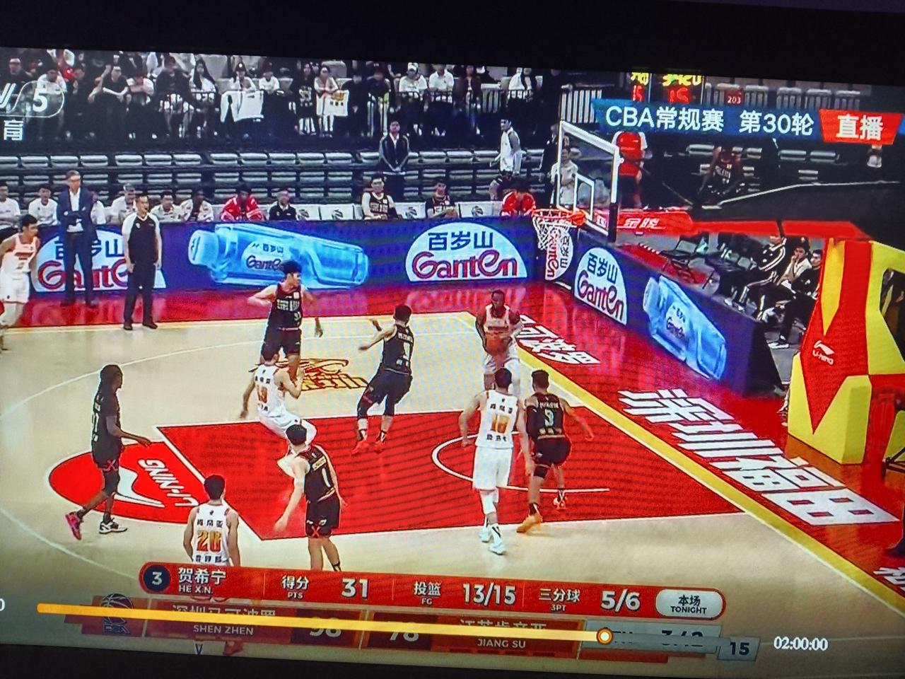 你敢信吗？这是今晚贺希宁在深圳马可波罗对江苏肯尼亚比赛后的数据，得分31分，全场