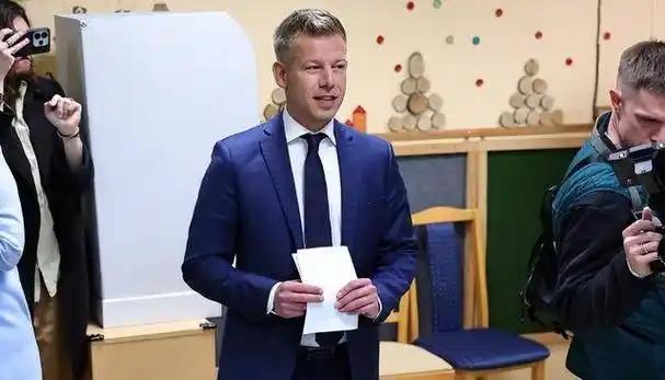 匈牙利新政府放大招：前苏联时期秘密警察档案，全部对外开放！

路透社突发消息！匈