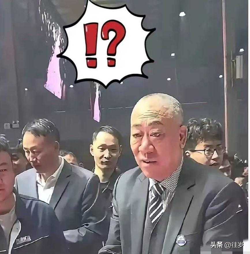 河南那个矿机老板，估计这两天人都傻了。年前撒钱有多风光，年后开工就有多“头疼”。