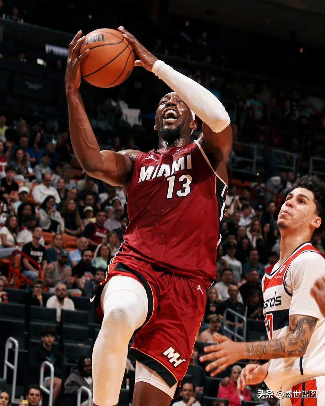 阿德巴约彻底打疯了！本来在这场比赛之前本赛季还没有球员砍下60+，结果阿德巴约打