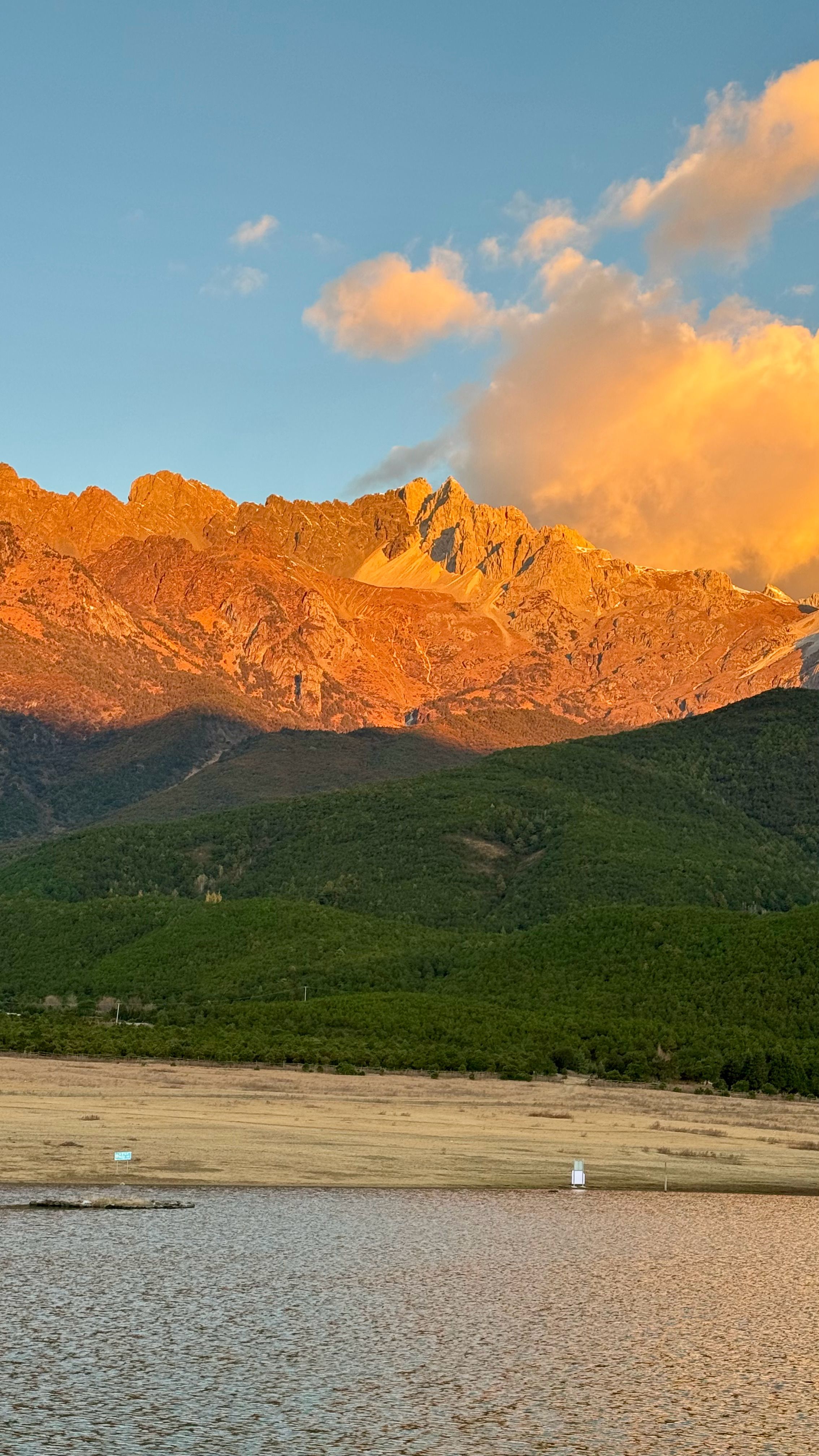 玉龙雪山怎么玩不被坑？全告诉你去玉龙雪山，别再被人乱忽悠了！好多人第一次上雪山，