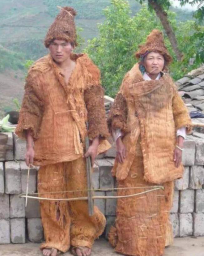 新中国成立后，解放军在哀牢山深山里发现4万几乎全裸的男男女女，调查后才发现，他们