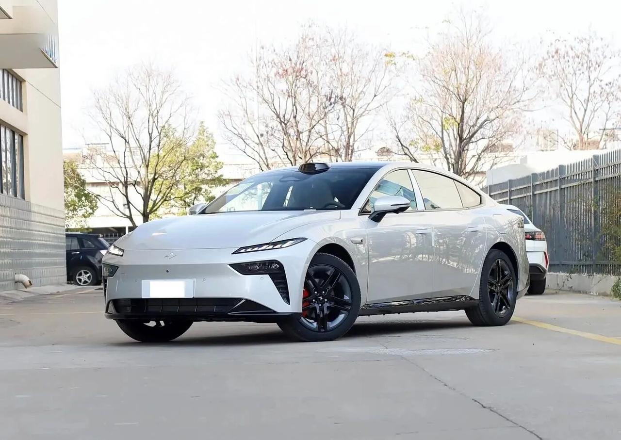 230km纯电续航+1230km综合续航！eπ007增程版这次来真的东风奕派eπ