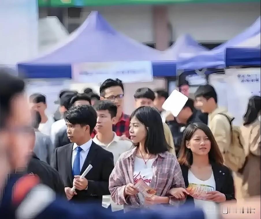 有人预测：明后年，中国的应届毕业生或面临这几个结局，太真实了
 
未来两年，千万