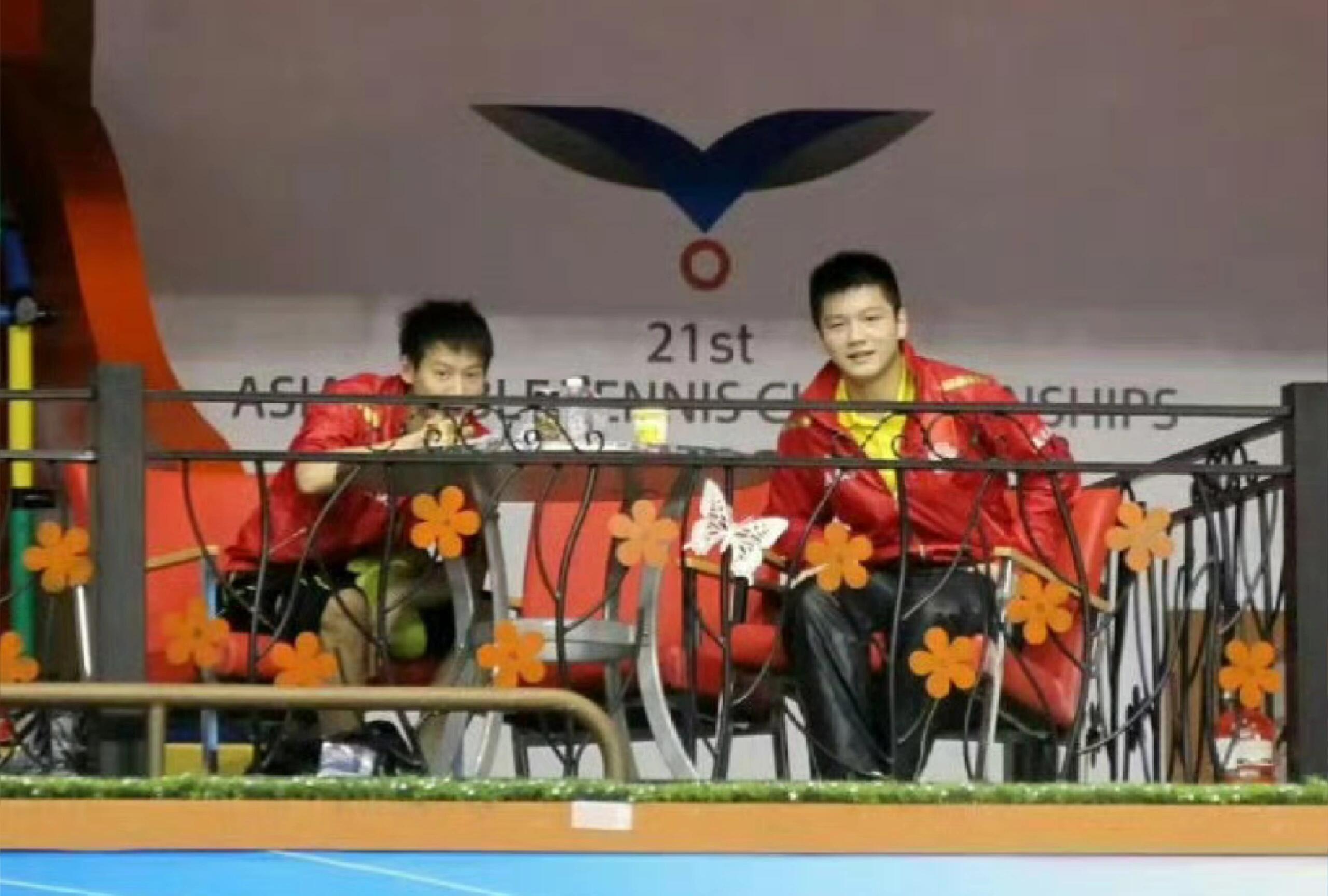 一些看台上的东东，看到后面直接放飞自我了