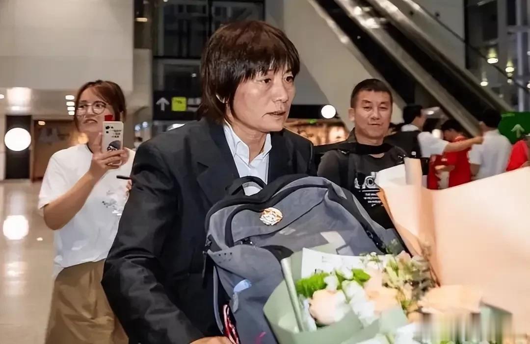 中国女足1:6惨败给英格兰女足后，各种媒体及舆论要求主教练水庆霞的声音纷纷向她袭